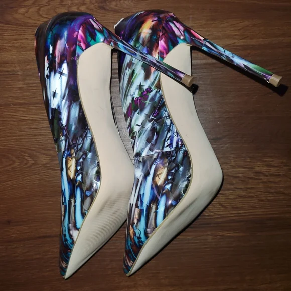 Steve Madden, Blue Multi, Size 8 Pumps, practically new - Picture 3 of 4